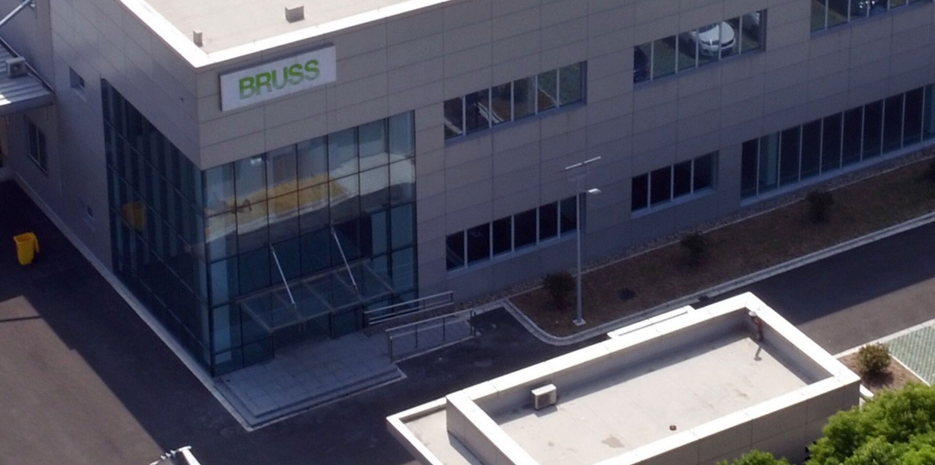 04-1_header_ueber_bruss